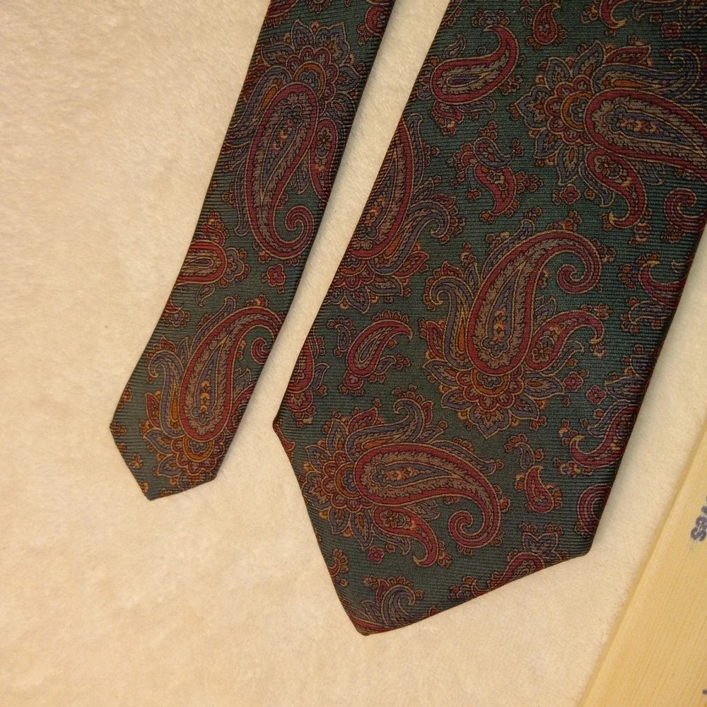 vintage hathaway GREEN RED paisley silk necktie 57